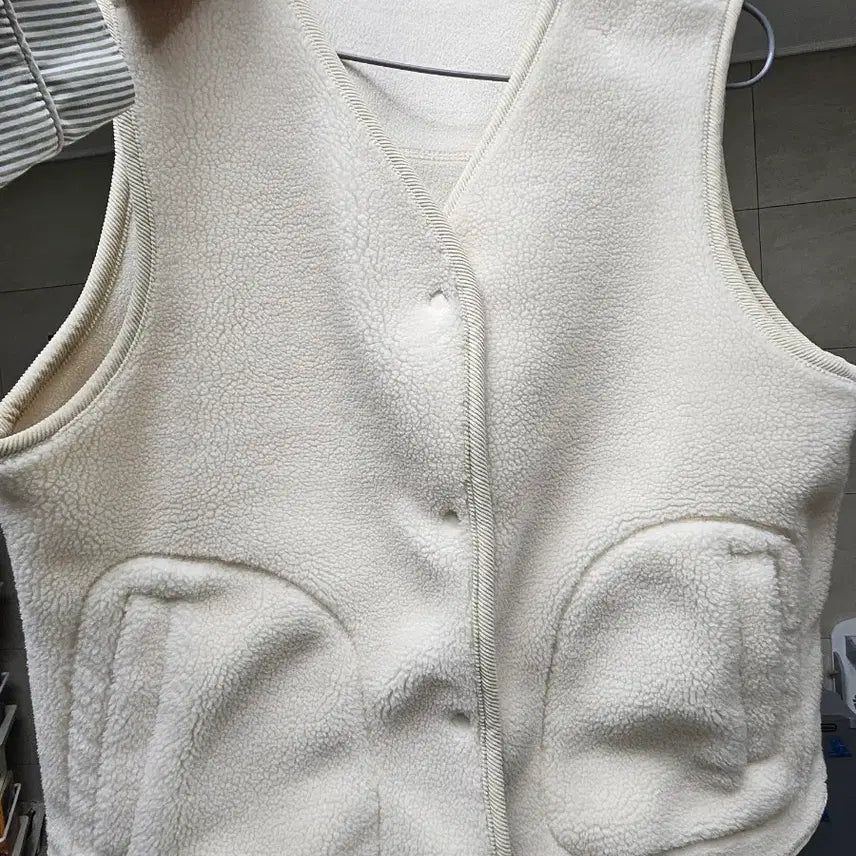 [BUNJANG] SPAO Ivory Dumble Vest (Size L) / 스파오 양털 뽀글이 조끼 덤블베스트 아이보리 L 상태굿
