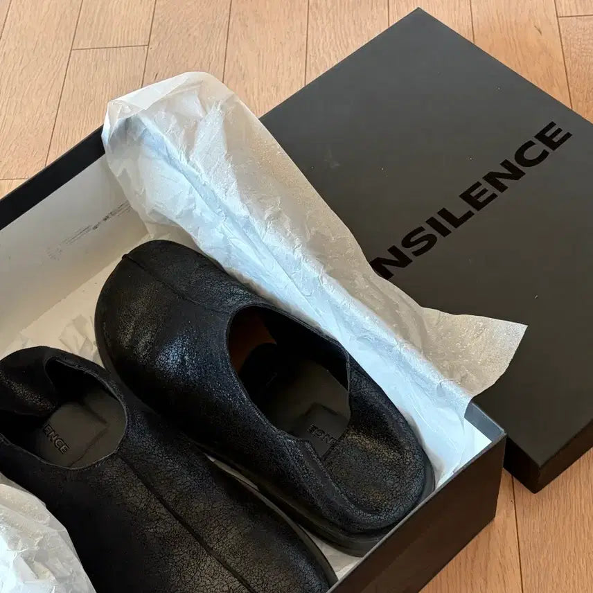 [BUNJANG] Insilence Crack Leather Clogs Black / [280] 인사일런르 크랙 레더 클로그 BLACK