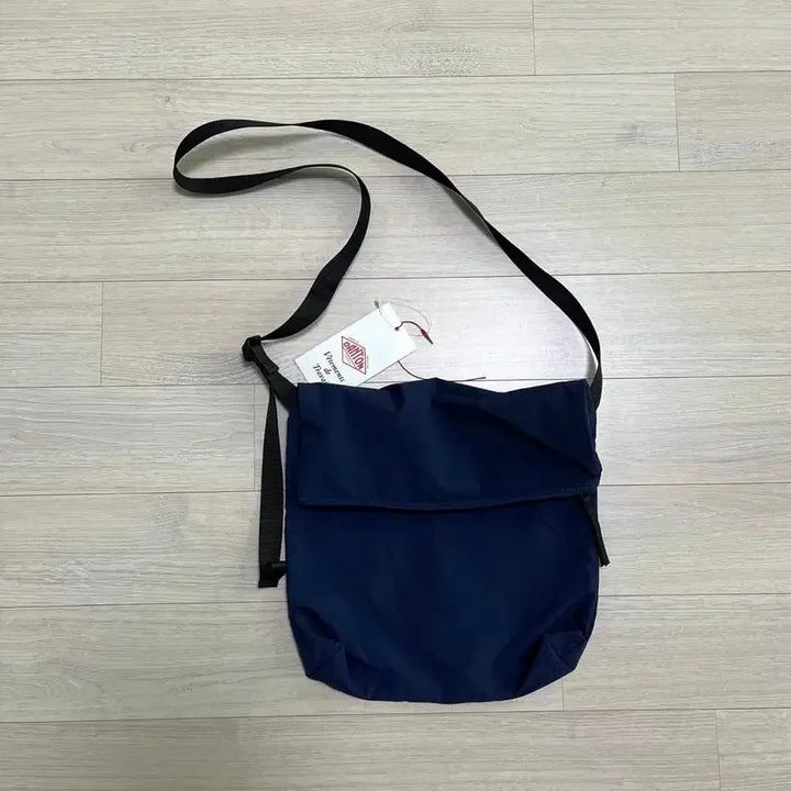 [BUNJANG] Danton Shoulder Bag Navy / 단톤 숄더백 네이비