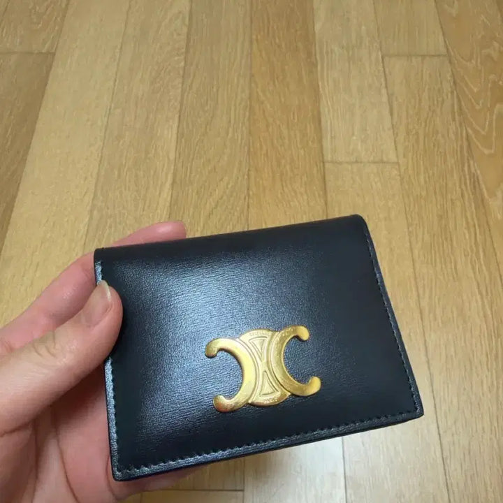 [SOLD OUT] 셀린느 바이폴드 카드 홀더 샤이니 카프스킨 블랙