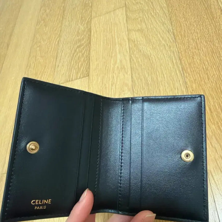 [SOLD OUT] 셀린느 바이폴드 카드 홀더 샤이니 카프스킨 블랙