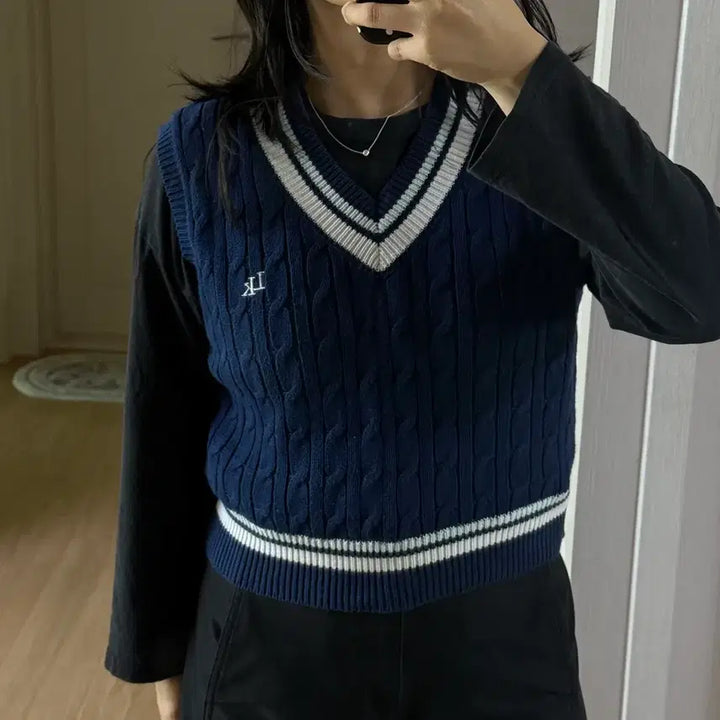 [BUNJANG] Lookast Cable Knit Vest Navy / Lookast 꽈배기 니트 조끼 네이비