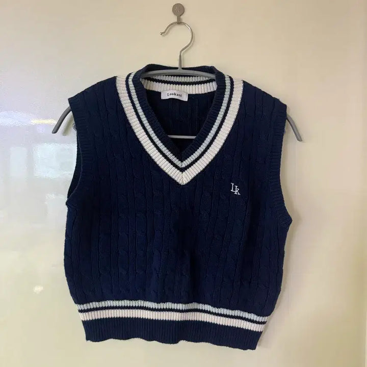 [BUNJANG] Lookast Cable Knit Vest Navy / Lookast 꽈배기 니트 조끼 네이비