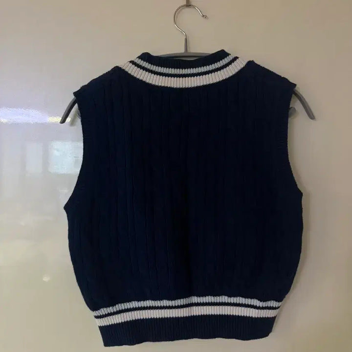 [BUNJANG] Lookast Cable Knit Vest Navy / Lookast 꽈배기 니트 조끼 네이비