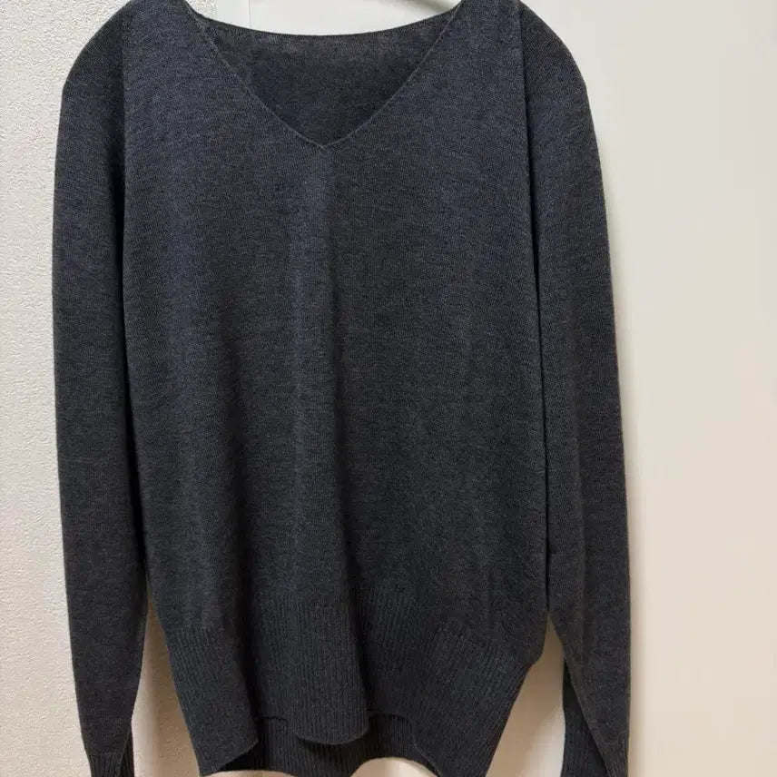 [BUNJANG] Mohan RTF V-Neck Knit Charcoal (M) / [새상품/택뜯음] 모한 RTF 홀가먼트 브이넥 니트 (차콜 / M)