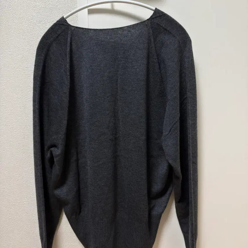 [BUNJANG] Mohan RTF V-Neck Knit Charcoal (M) / [새상품/택뜯음] 모한 RTF 홀가먼트 브이넥 니트 (차콜 / M)