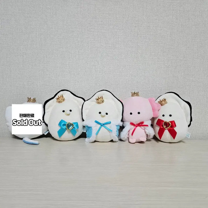 [BUNJANG] Tsuburana Hitomi Crown Bag Charm Keyring / 츠부라나 히토미 왕관 가방고리 키링 (리본 굴, 우파루파)