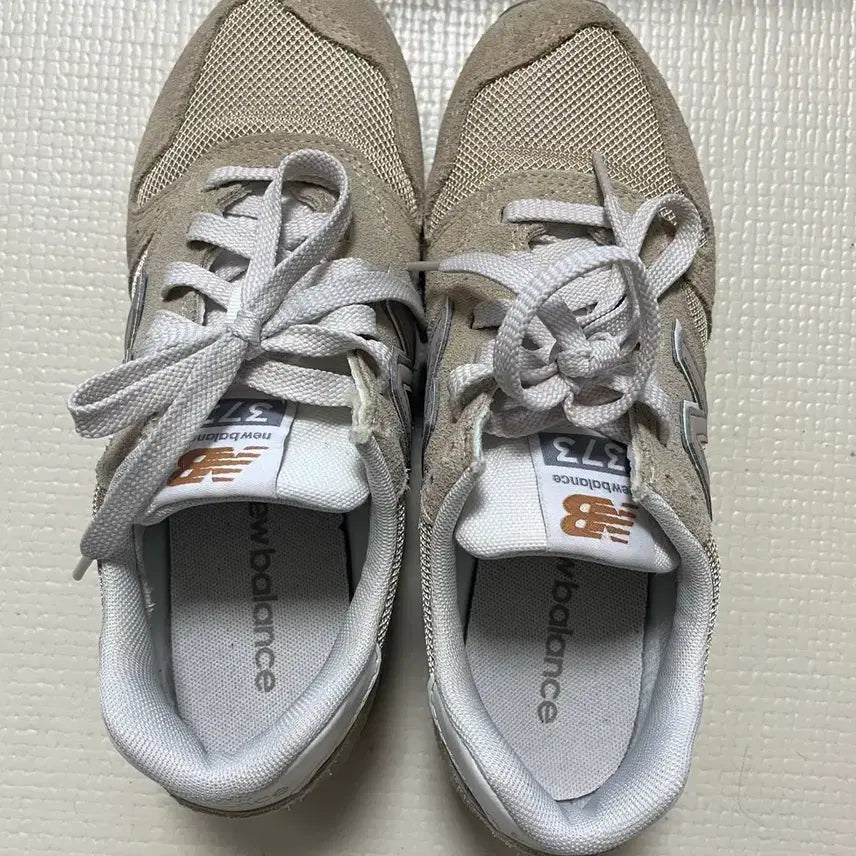 [BUNJANG] New Balance 373 Beige Suede Sneakers / 뉴발란스 운동화 373-230사이즈