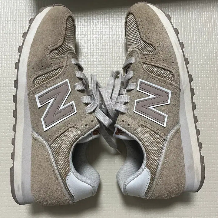 [BUNJANG] New Balance 373 Beige Suede Sneakers / 뉴발란스 운동화 373-230사이즈