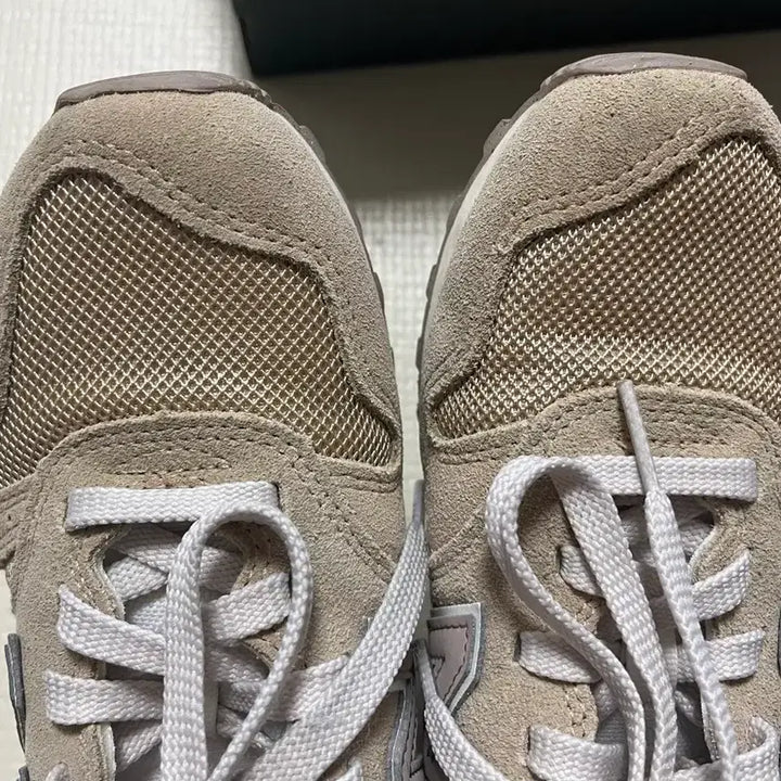 [BUNJANG] New Balance 373 Beige Suede Sneakers / 뉴발란스 운동화 373-230사이즈