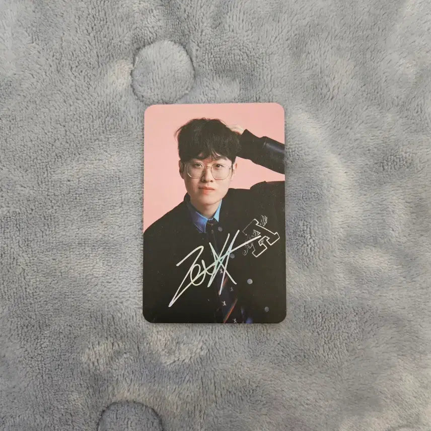 [BUNJANG] ZEUS Photocard & Pin Button Set / 한화생명 제우스 웰컴키트 멤버십 포토카드+핀버튼 ZEUS 포카 뱃지
