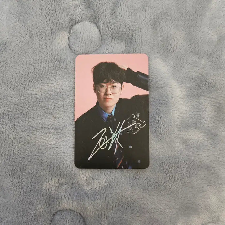[BUNJANG] ZEUS Photocard & Pin Button Set / 한화생명 제우스 웰컴키트 멤버십 포토카드+핀버튼 ZEUS 포카 뱃지