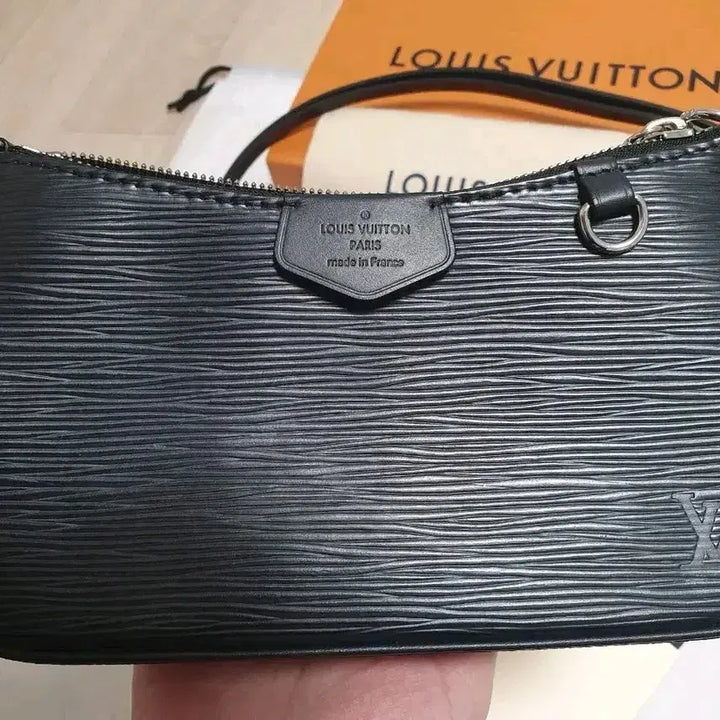 [BUNJANG] Louis Vuitton Epi Pouch / 루이비통 이지파우치 에피 (에삐) 동영상0