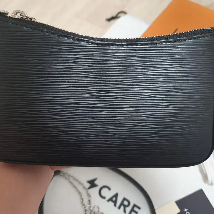 [BUNJANG] Louis Vuitton Epi Pouch / 루이비통 이지파우치 에피 (에삐) 동영상0