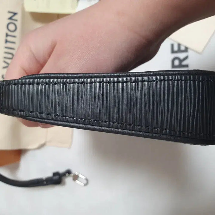 [BUNJANG] Louis Vuitton Epi Pouch / 루이비통 이지파우치 에피 (에삐) 동영상0