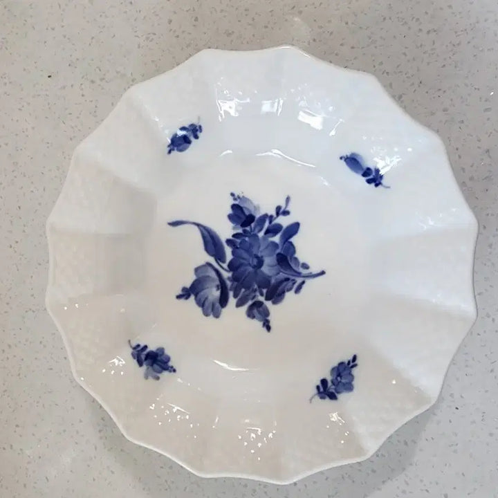 [BUNJANG] Royal Copenhagen Blue Flower 16-angle Plate / 로얄코펜하겐 블루플라워 16각 꽃접시