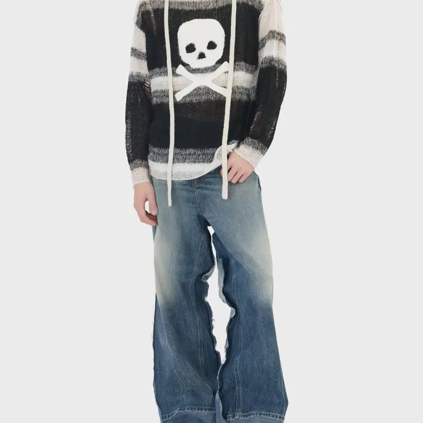 [BUNJANG] Hysteric Glamour Skull Applique Striped Sweater White / 히스테릭 글래머 스컬 아플리케 크러쉬드 스트라이프 스웨터 화이트