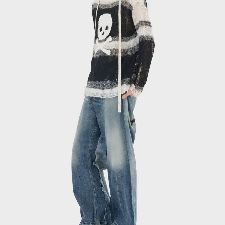 [BUNJANG] Hysteric Glamour Skull Applique Striped Sweater White / 히스테릭 글래머 스컬 아플리케 크러쉬드 스트라이프 스웨터 화이트