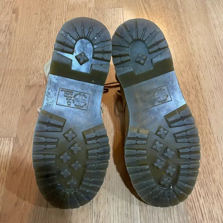 [SOLD OUT] 닥터마틴 스웨이드 배색 워커 부츠 (7)