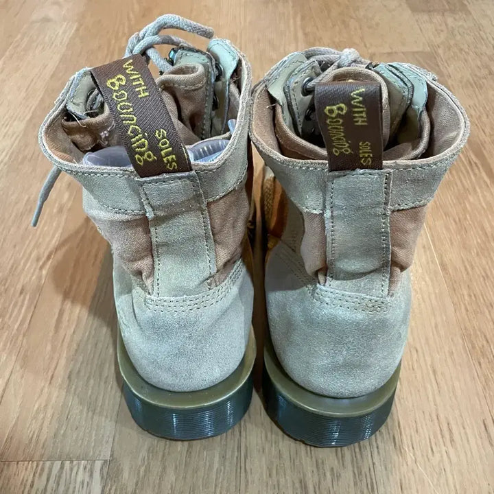 [SOLD OUT] 닥터마틴 스웨이드 배색 워커 부츠 (7)