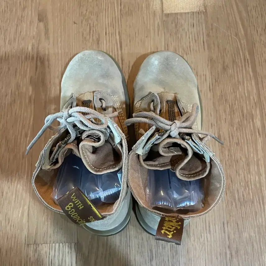 [SOLD OUT] 닥터마틴 스웨이드 배색 워커 부츠 (7)