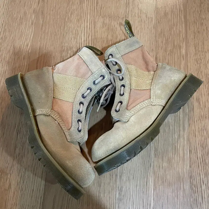 [SOLD OUT] 닥터마틴 스웨이드 배색 워커 부츠 (7)