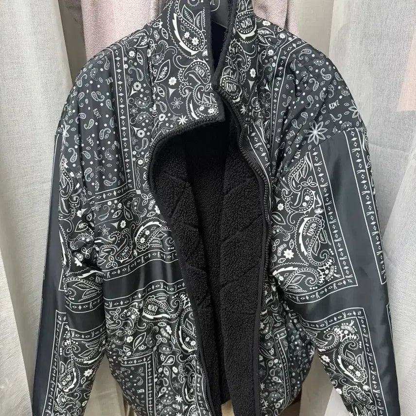 [BUNJANG] Paisley Reversible Fleece Jacket - Black (M Size) / 페이즐리 리버시블 후리스 자켓 - 블랙 중고 M 사이즈