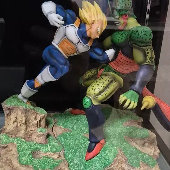 [BUNJANG] VKH Kenneth Super Saiyan 2 Vegeta vs. Cell Figure / 드래곤볼 레진-VKH케네스작품  초 2 베지터 VS셀2변신
