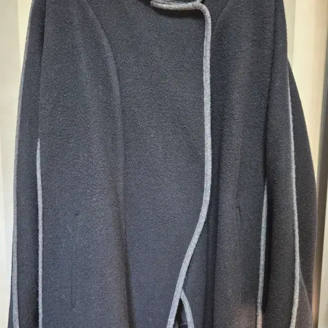 [BUNJANG] Black Wool Cape Coat / 블랙 배색 모직 케이프 코트