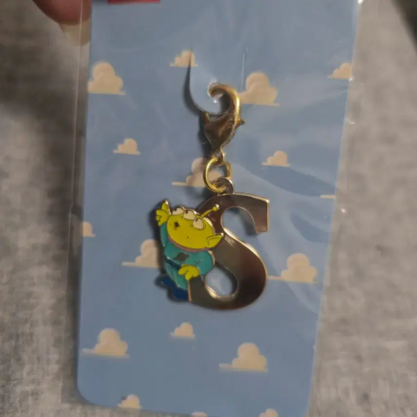 [BUNJANG] Disney Toy Story Alien Initial Charm / 디즈니 토이스토리 알린 이니셜 참