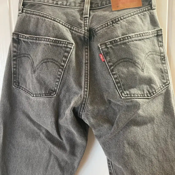[BUNJANG] Levi's 501 Button Fly Denim Dark Gray W24 / 리바이스 501 버튼플라이 데님 W24사이즈 (다크그레이) (여성용)