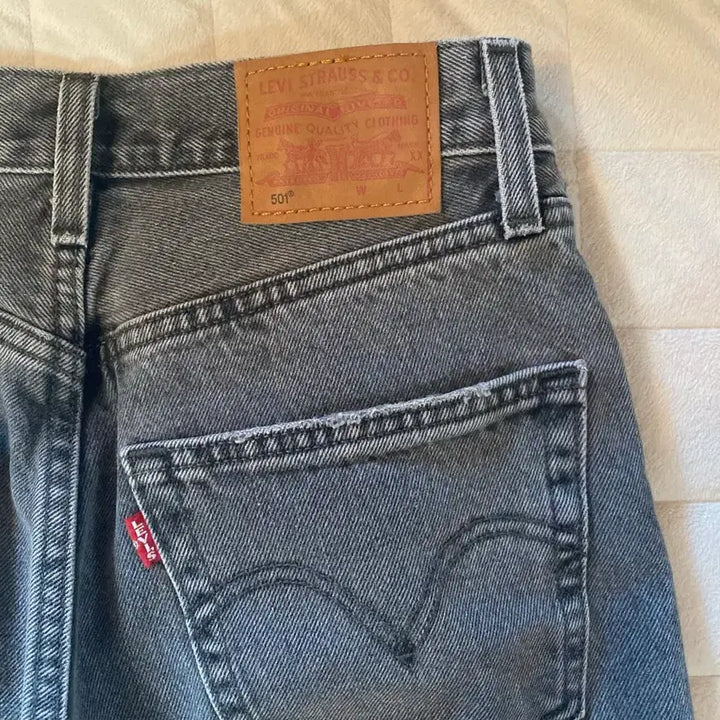 [BUNJANG] Levi's 501 Button Fly Denim Dark Gray W24 / 리바이스 501 버튼플라이 데님 W24사이즈 (다크그레이) (여성용)