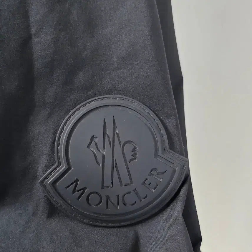 [BUNJANG] Moncler Black Windbreaker Jacket (Size 7) / 몽클레어 블랙 와펜 바람막이 자켓 7사이즈 110 115 판매