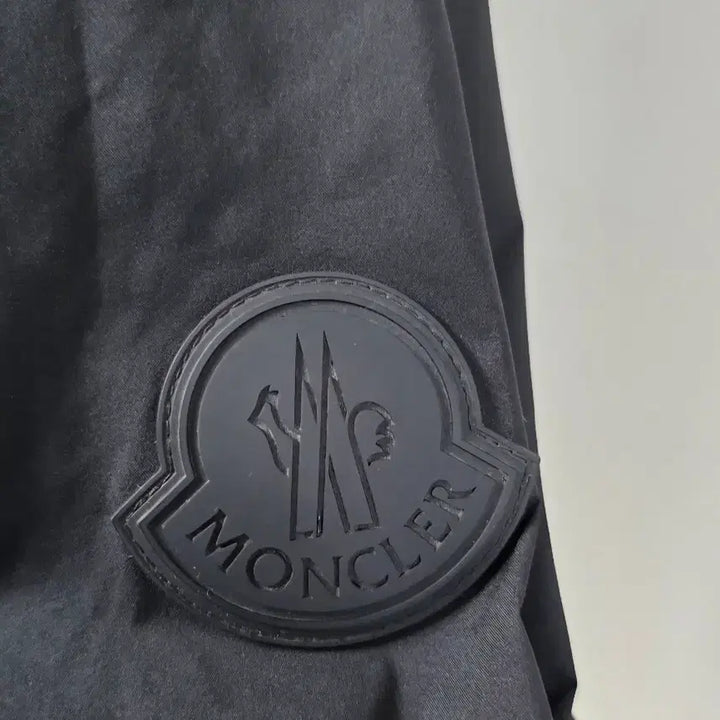 [BUNJANG] Moncler Black Windbreaker Jacket (Size 7) / 몽클레어 블랙 와펜 바람막이 자켓 7사이즈 110 115 판매