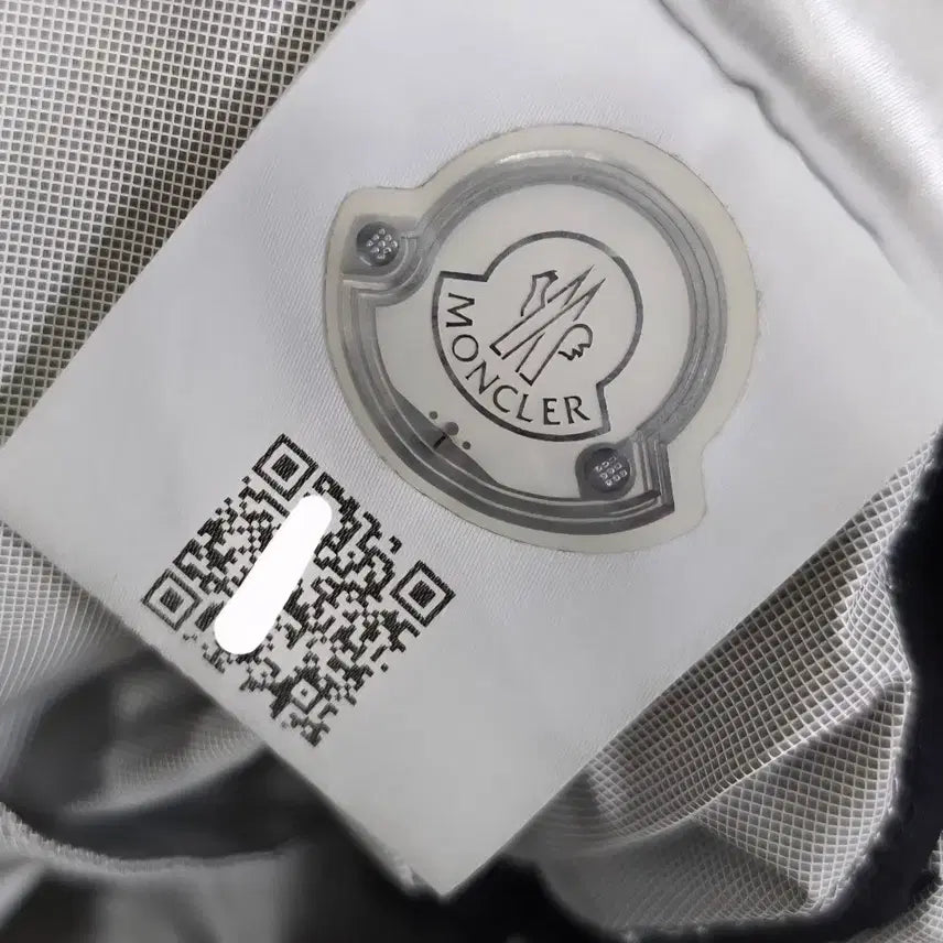 [BUNJANG] Moncler Black Windbreaker Jacket (Size 7) / 몽클레어 블랙 와펜 바람막이 자켓 7사이즈 110 115 판매