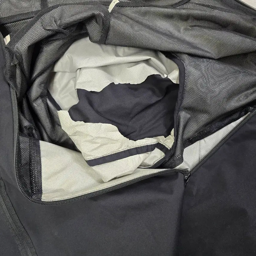 [BUNJANG] Moncler Black Windbreaker Jacket (Size 7) / 몽클레어 블랙 와펜 바람막이 자켓 7사이즈 110 115 판매