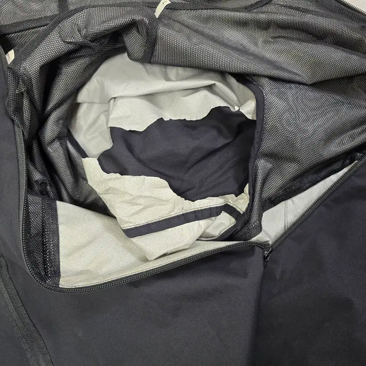 [BUNJANG] Moncler Black Windbreaker Jacket (Size 7) / 몽클레어 블랙 와펜 바람막이 자켓 7사이즈 110 115 판매