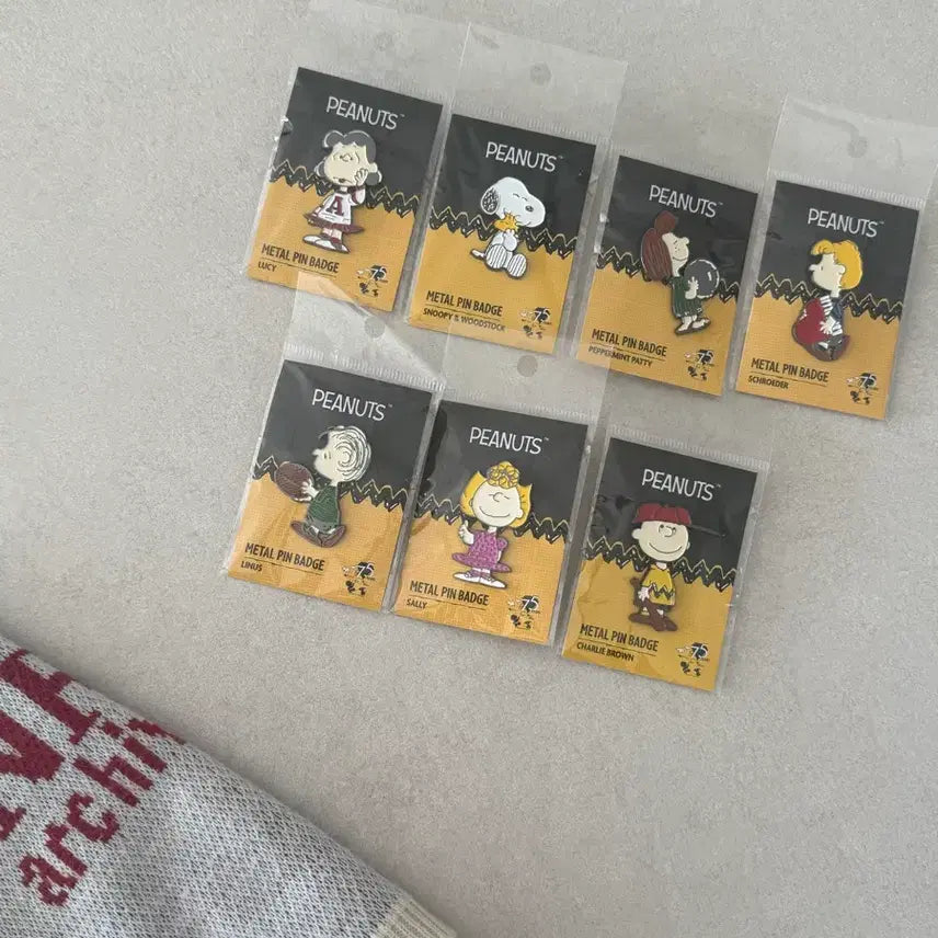 [BUNJANG] Peanuts Snoopy 75th Anniversary Pin Badge / 스누피 75주년 피너츠 핀뱃지