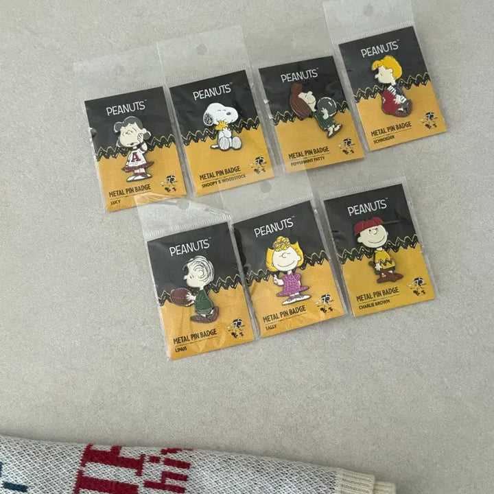[BUNJANG] Peanuts Snoopy 75th Anniversary Pin Badge / 스누피 75주년 피너츠 핀뱃지