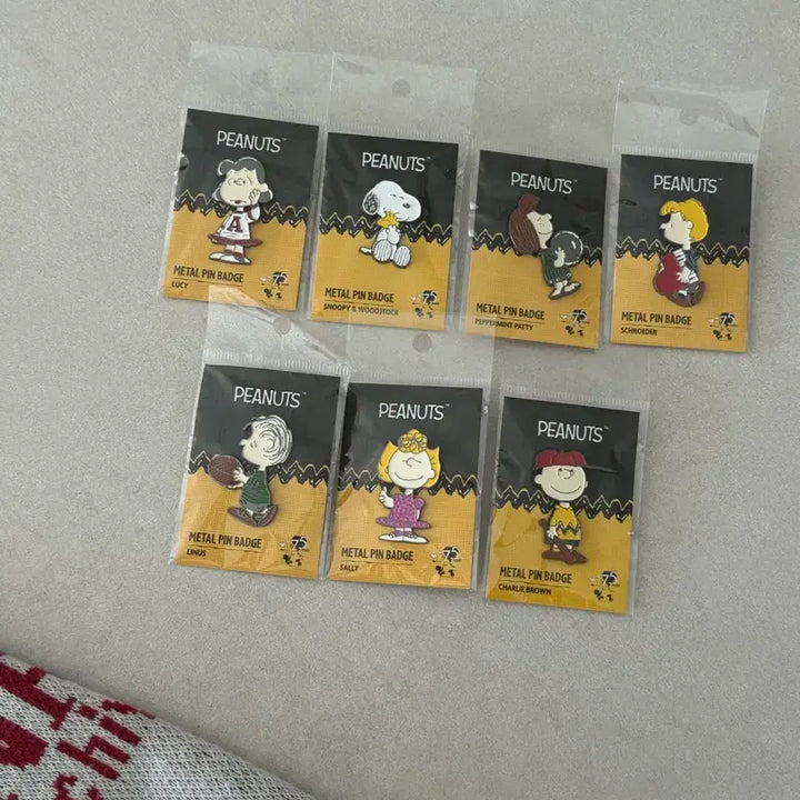 [BUNJANG] Peanuts Snoopy 75th Anniversary Pin Badge / 스누피 75주년 피너츠 핀뱃지