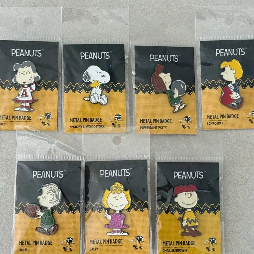 [BUNJANG] Peanuts Snoopy 75th Anniversary Pin Badge / 스누피 75주년 피너츠 핀뱃지