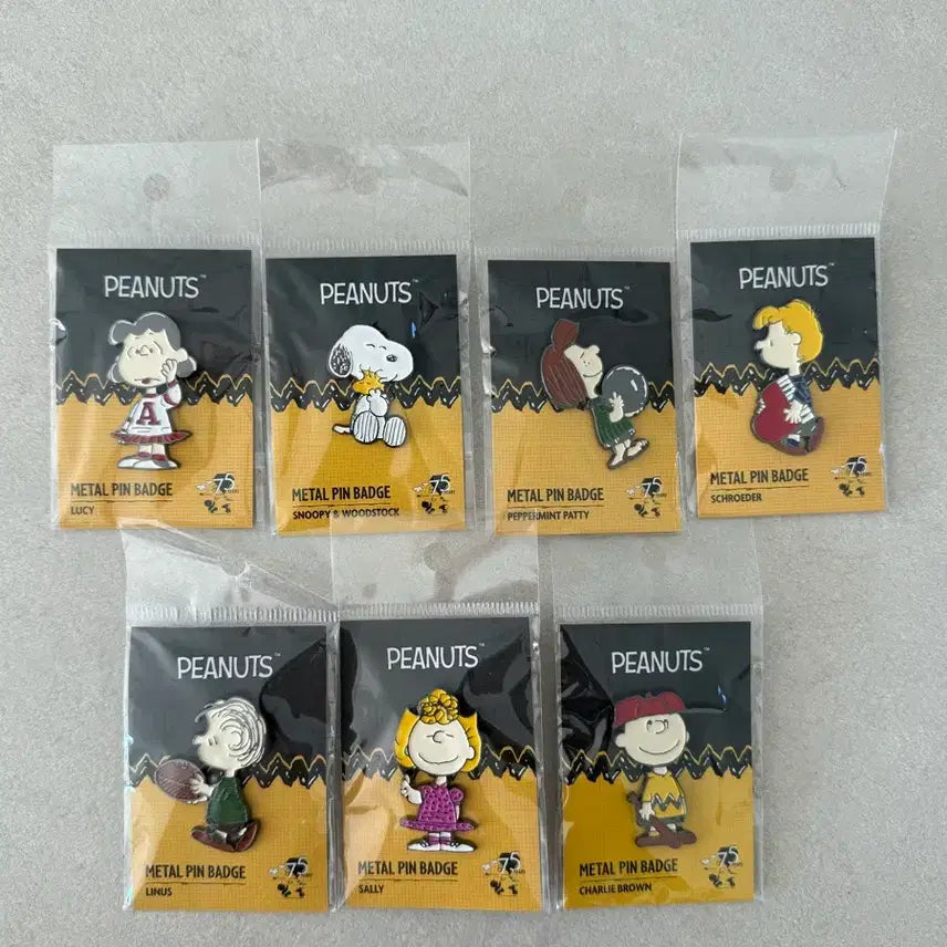 [BUNJANG] Peanuts Snoopy 75th Anniversary Pin Badge / 스누피 75주년 피너츠 핀뱃지