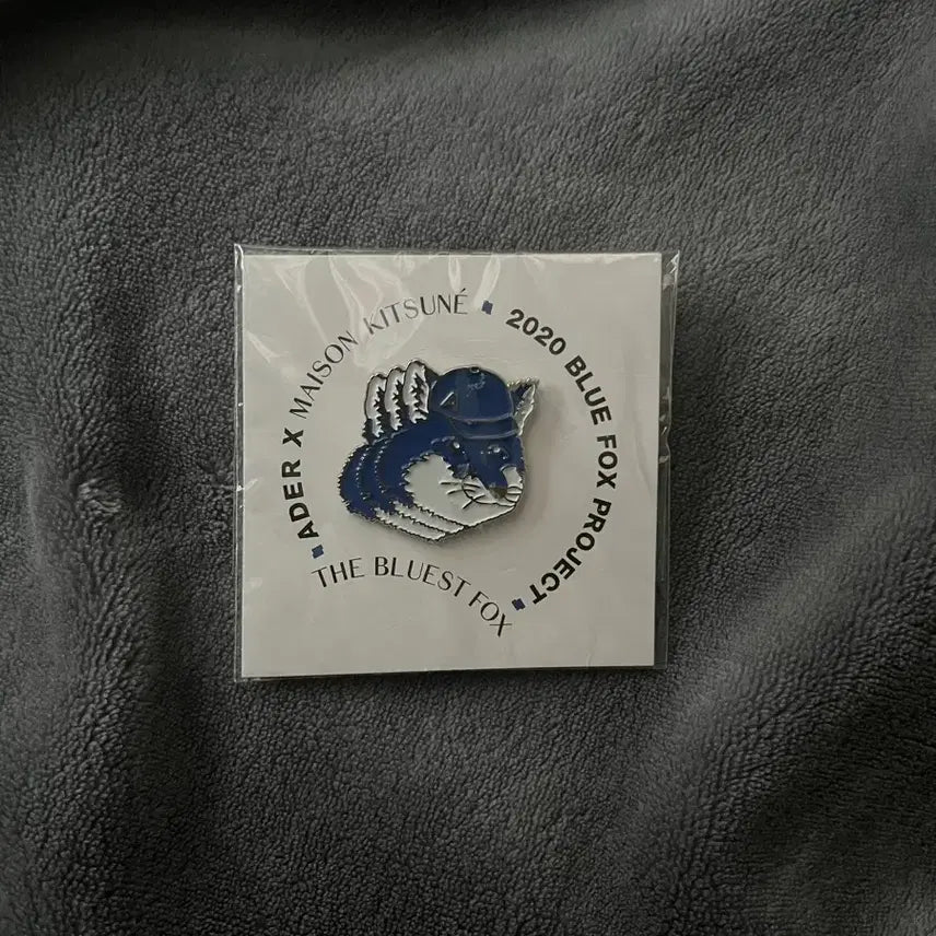 [BUNJANG] Maison Kitsune Blue Fox Badge / 아더에러 메종키츠네 블루 폭스 뱃지
