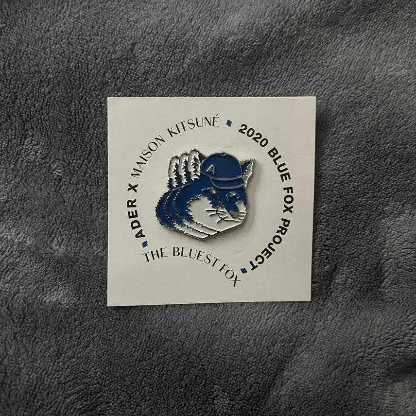 [BUNJANG] Maison Kitsune Blue Fox Badge / 아더에러 메종키츠네 블루 폭스 뱃지