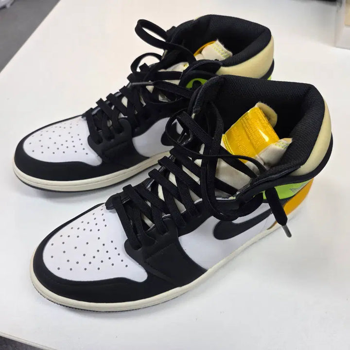 [BUNJANG] Air Jordan 1 Retro High OG Volt Gold Sneakers / [290 / 미착용새제품] 에어조던1 레트로 하이 OG 볼트 골드