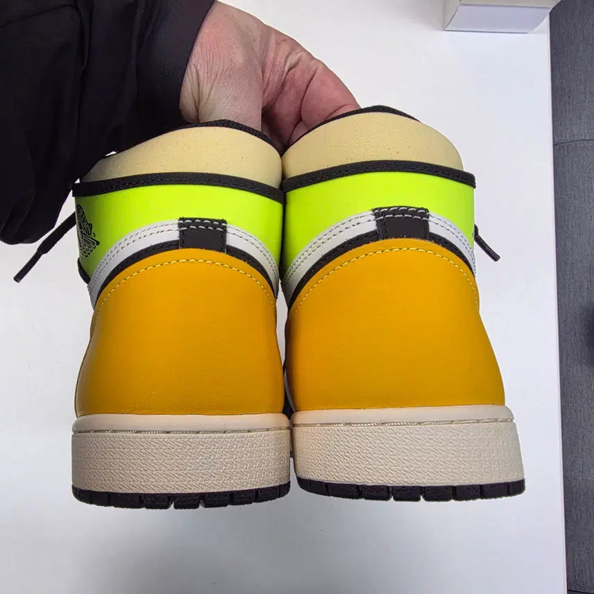 [BUNJANG] Air Jordan 1 Retro High OG Volt Gold Sneakers / [290 / 미착용새제품] 에어조던1 레트로 하이 OG 볼트 골드