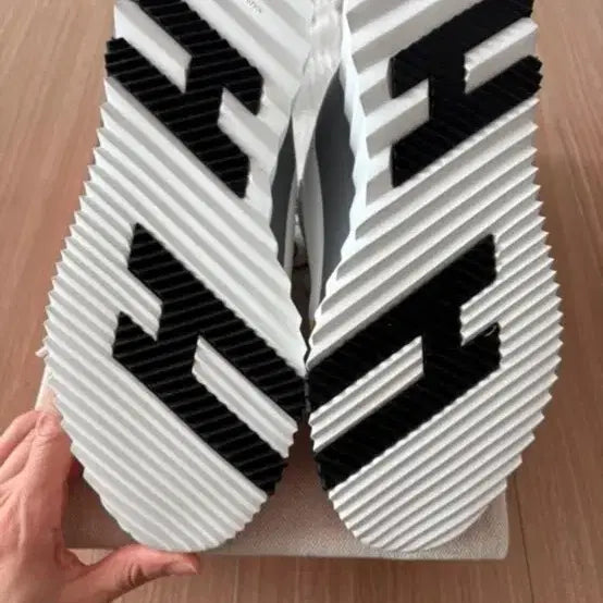 [BUNJANG] Hermes Broom Sneakers White/Orange / 에르메스 브룸 스니커즈 화이트/오렌지