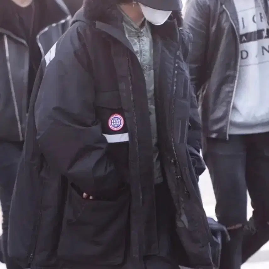[BUNJANG] VETEMENTS Canada Goose Puffer Jacket / 베트멍 캐나다구스 패러디 패딩 자켓