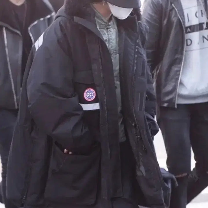 [BUNJANG] VETEMENTS Canada Goose Puffer Jacket / 베트멍 캐나다구스 패러디 패딩 자켓