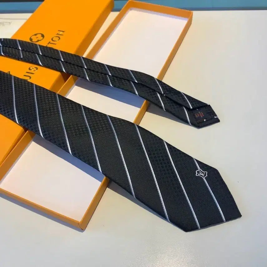 [BUNJANG] Louis Vuitton Tie - New / 루이비통 넥타이